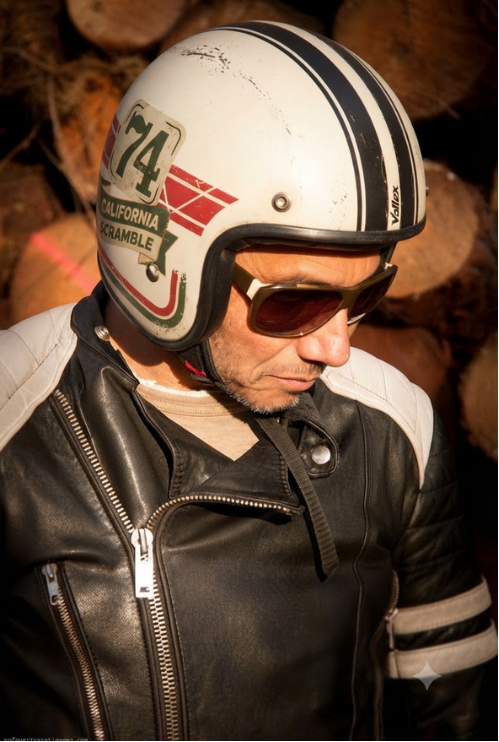 Vellox helmet in the city